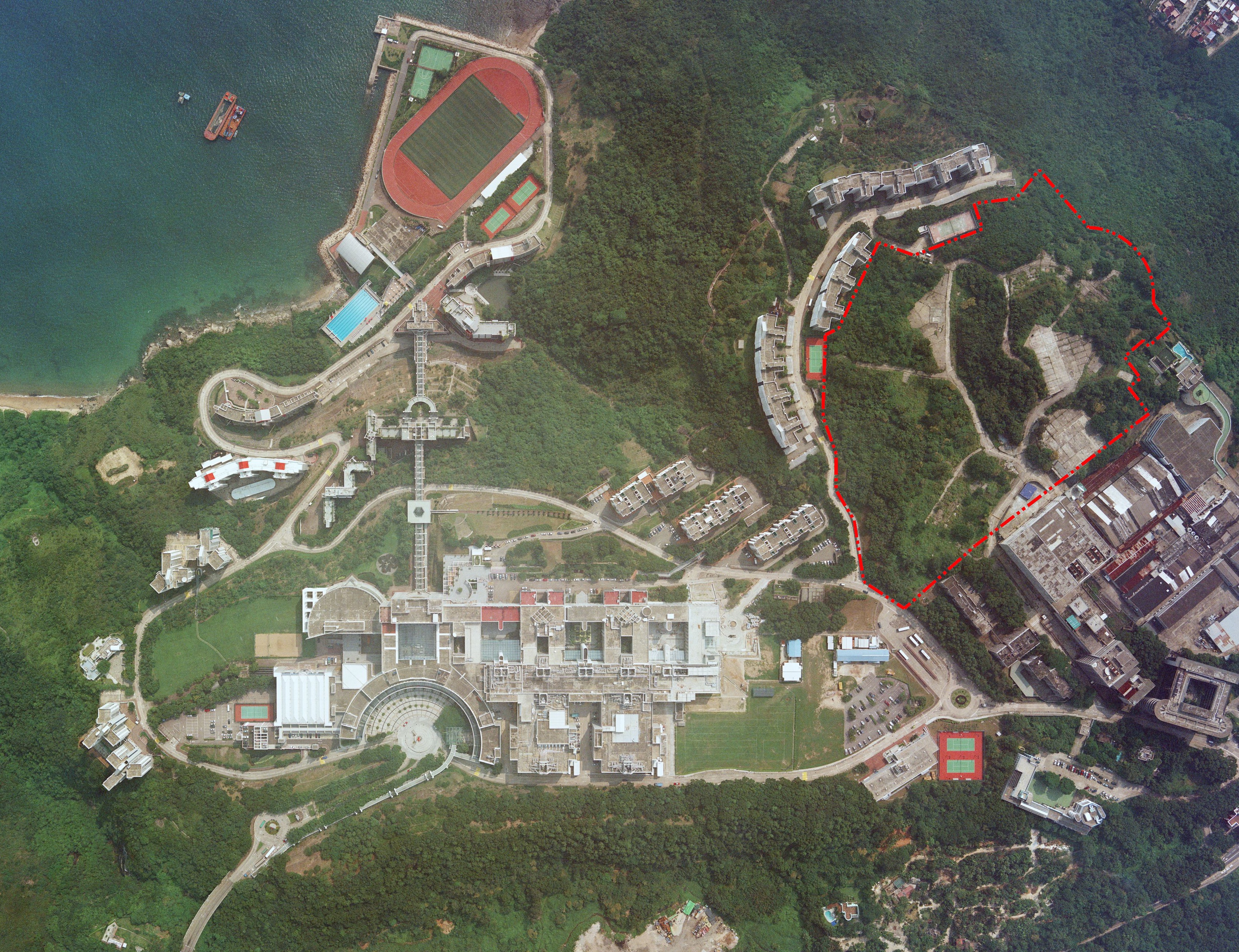 科大校园鸟瞰图。红线圈所示，为李兆基校园	
