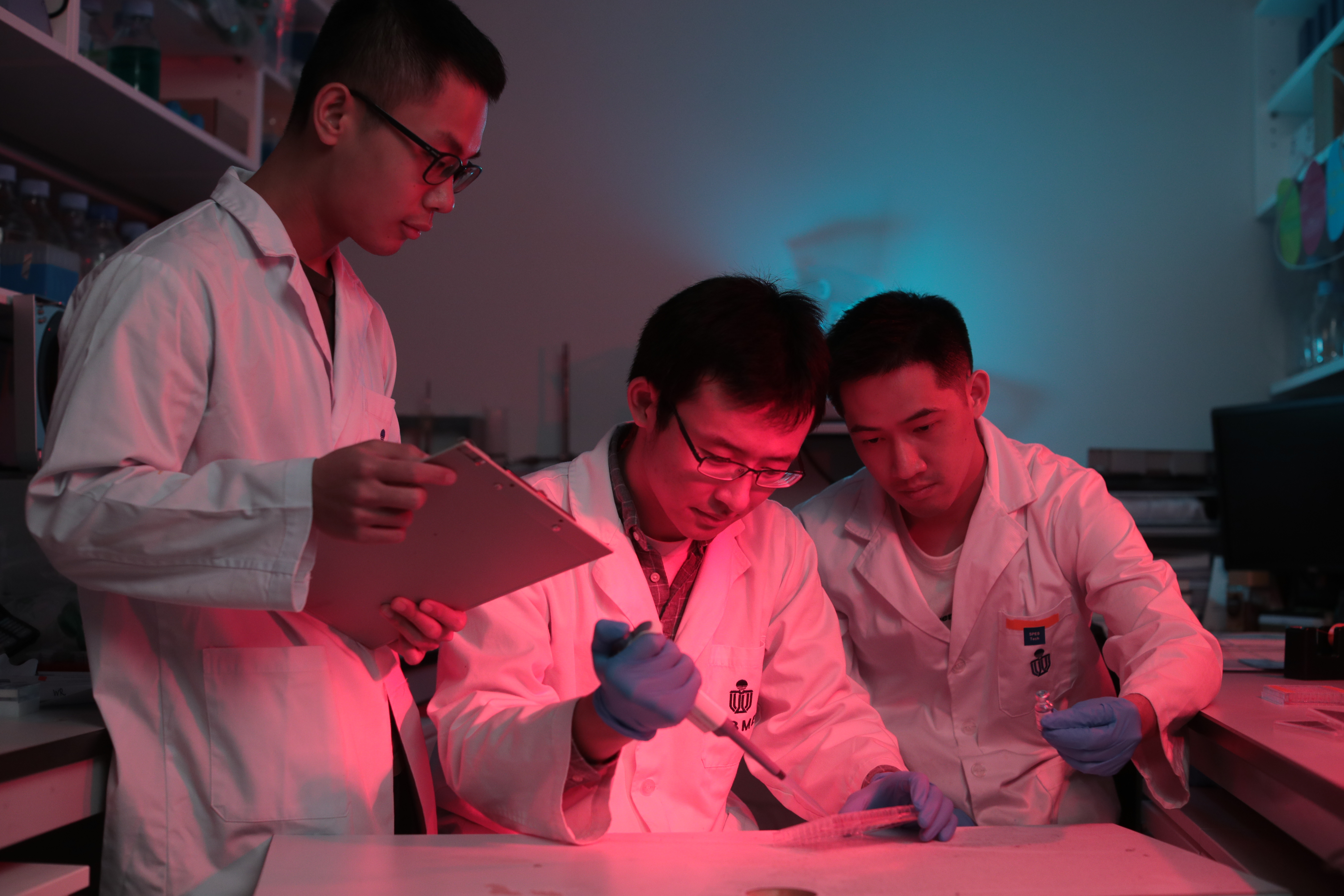  为扶持初创企业家，科大提供了所需的实验室及尖端设备让他们进行实验和测试。