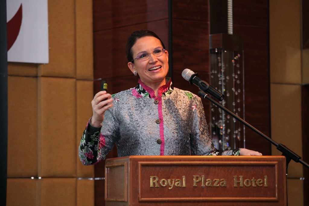 Umran Beba女士發表主題演講。