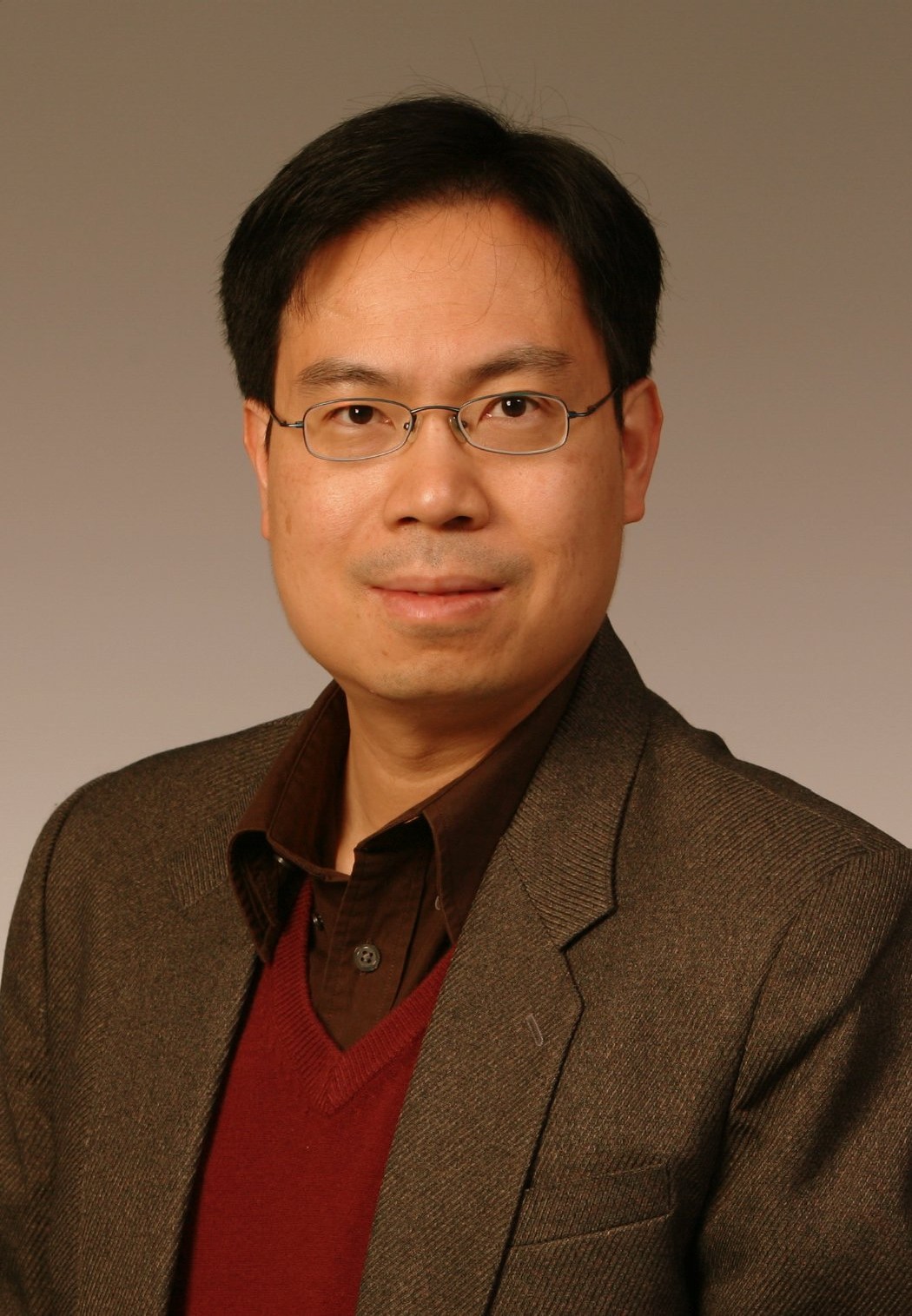 張 成 志 教 授	