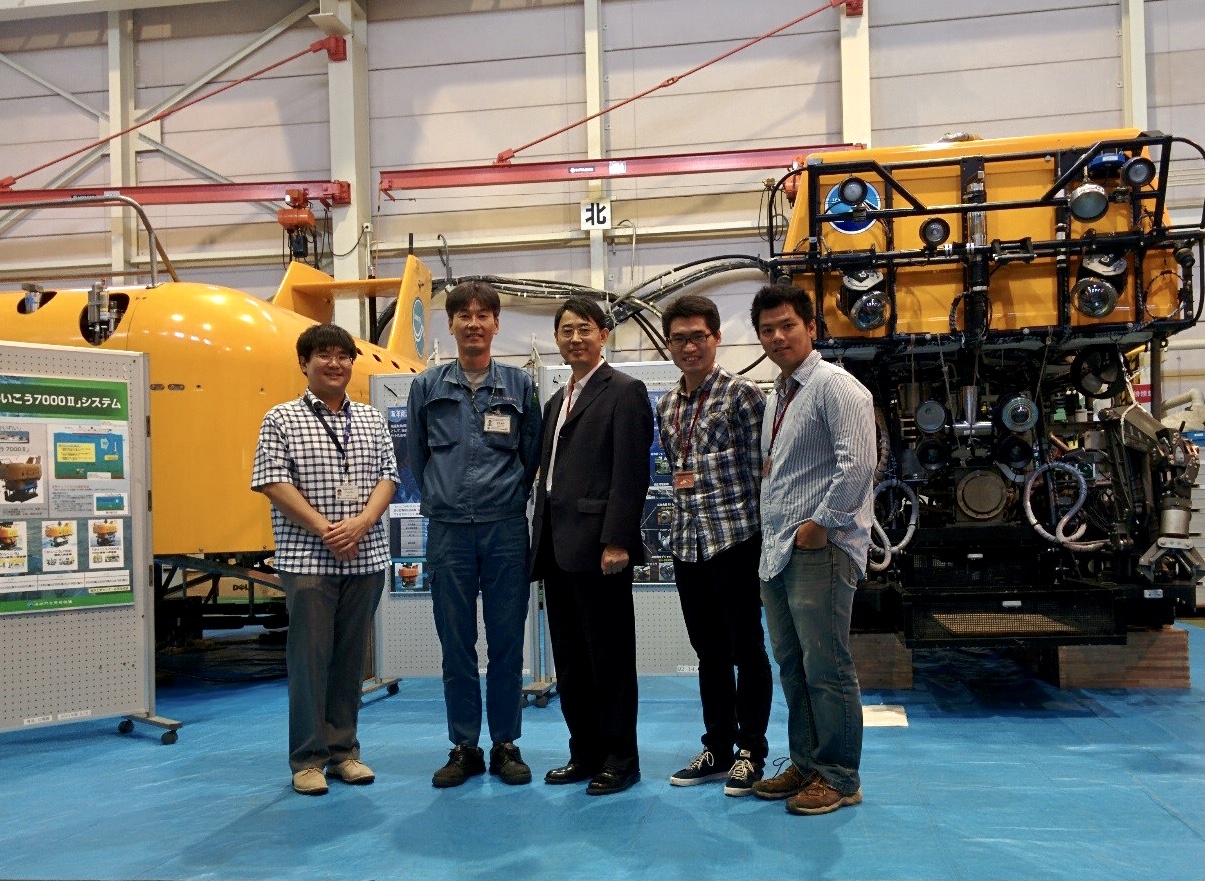 Prof. QIAN (middle) visited the Japan Agency for Marine-Earth Science and Technology (JAMSTEC) in 2015. Dr. SUN Jin (second right) from HKUST and Dr. CHEN Chong from JAMSTEC (first left) have also contributed to the research