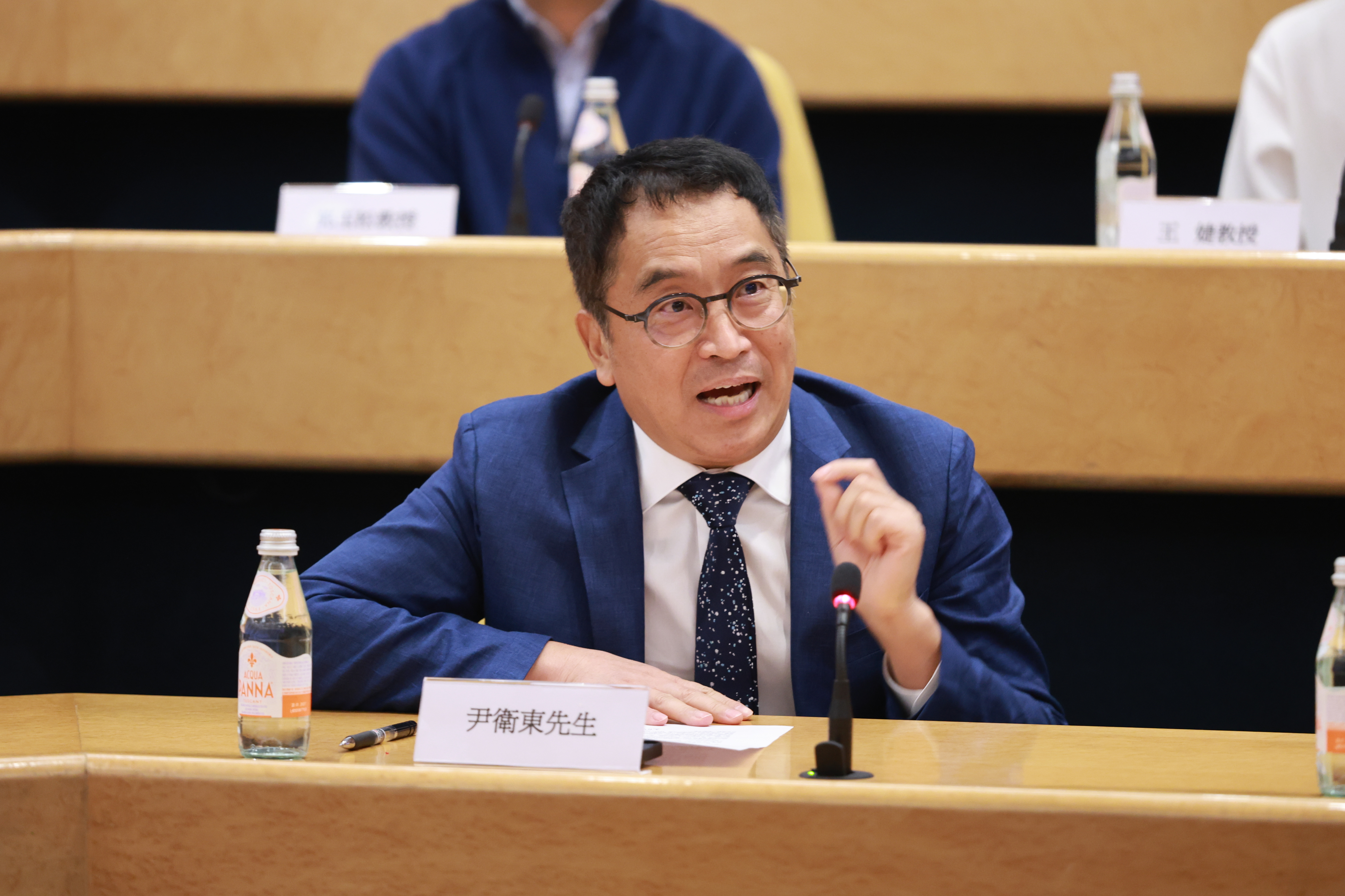 科兴公益基金会发起人尹卫东先生希望，「科兴学人计划」可将更多的「科学发现」转变为「科学贡献」。