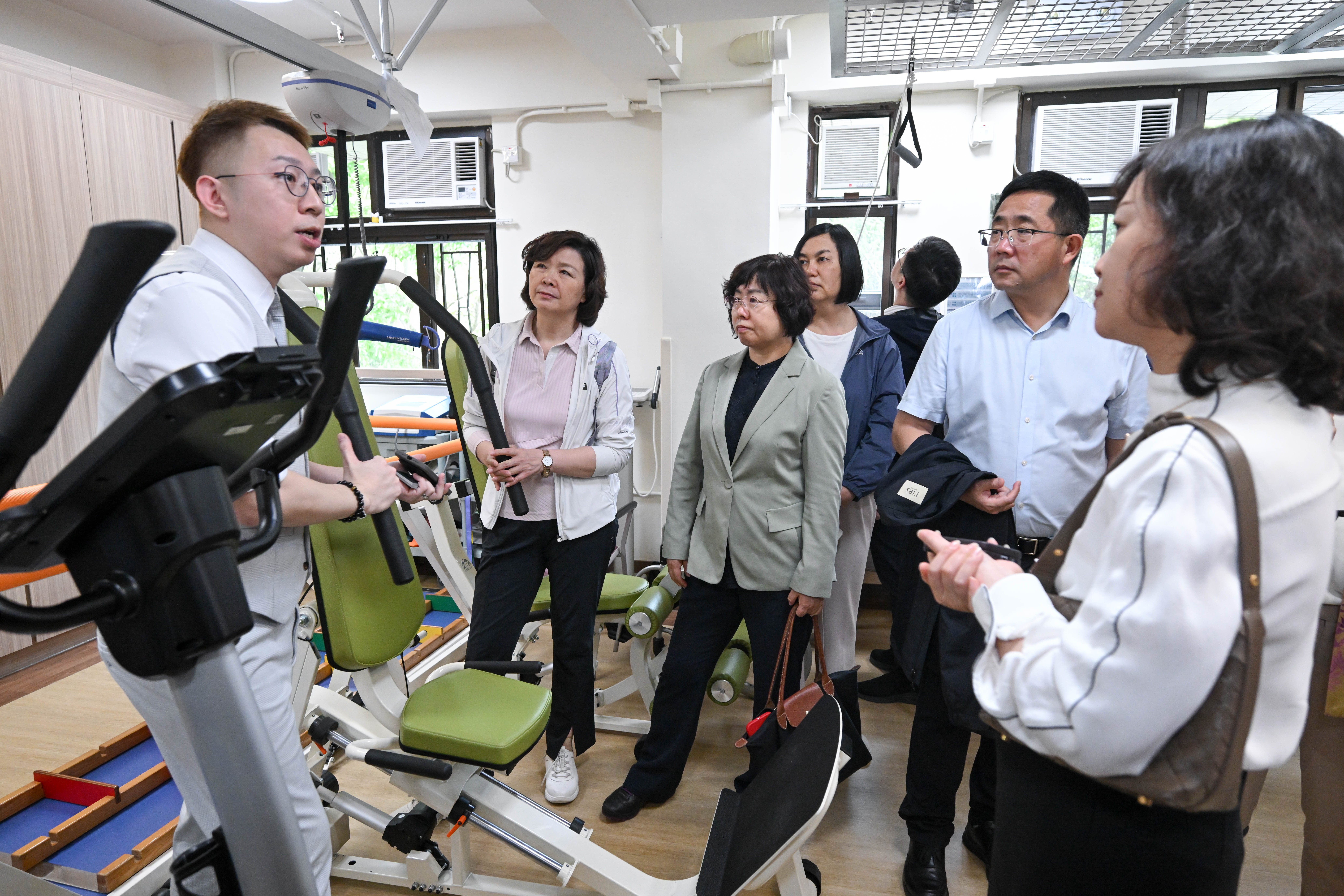 学员亦考察赛马会耆智园。