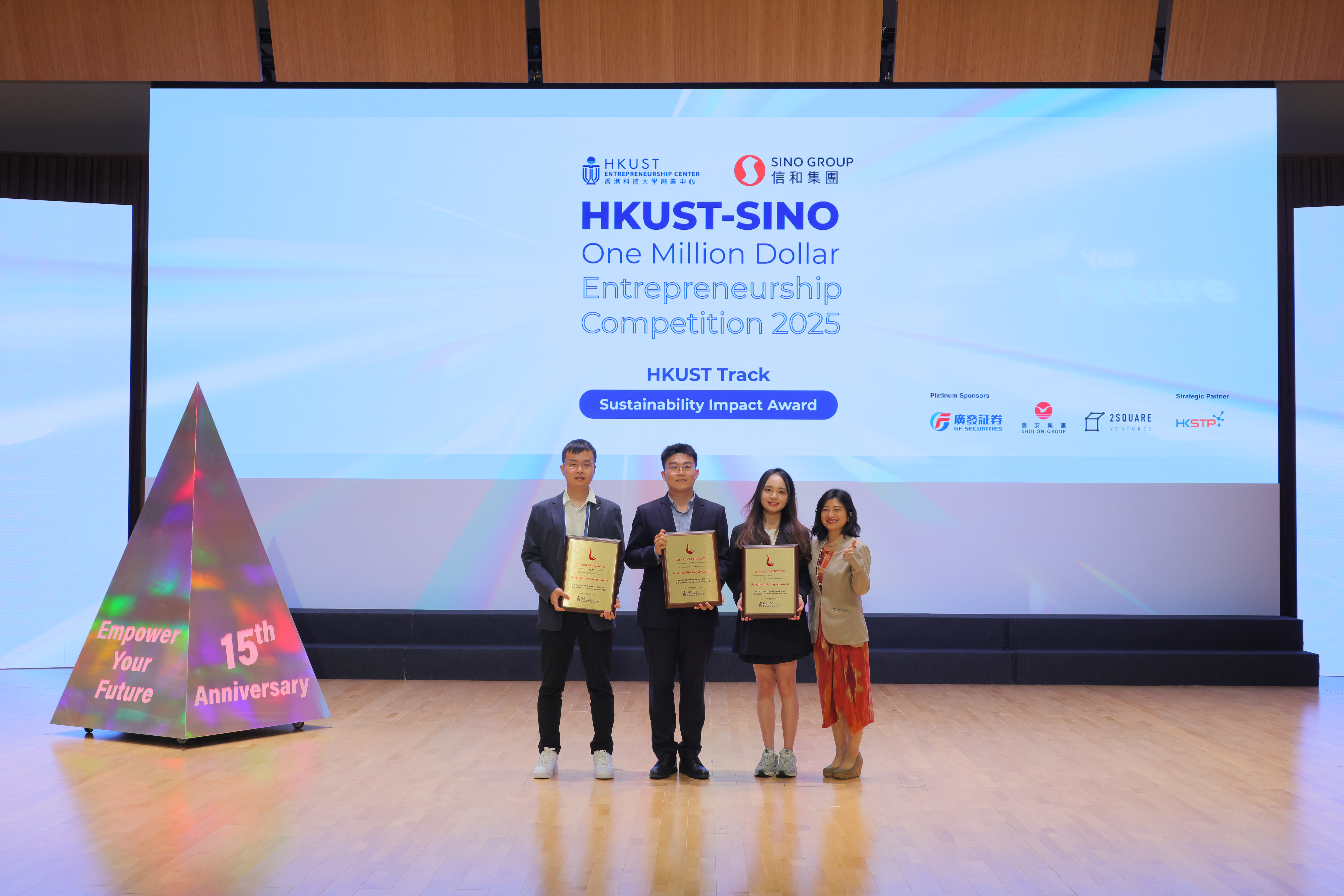 The competition included the ‘Sustainability Impact Award,’ which encouraged startups to incorporate ESG principles into their submissions. The award is presented by Ms. Melanie KWOK, Deputy General Manager (Sustainability and Innovation) of Sino Group, and Ir. John KWONG, HKUST Vice-President for Development.