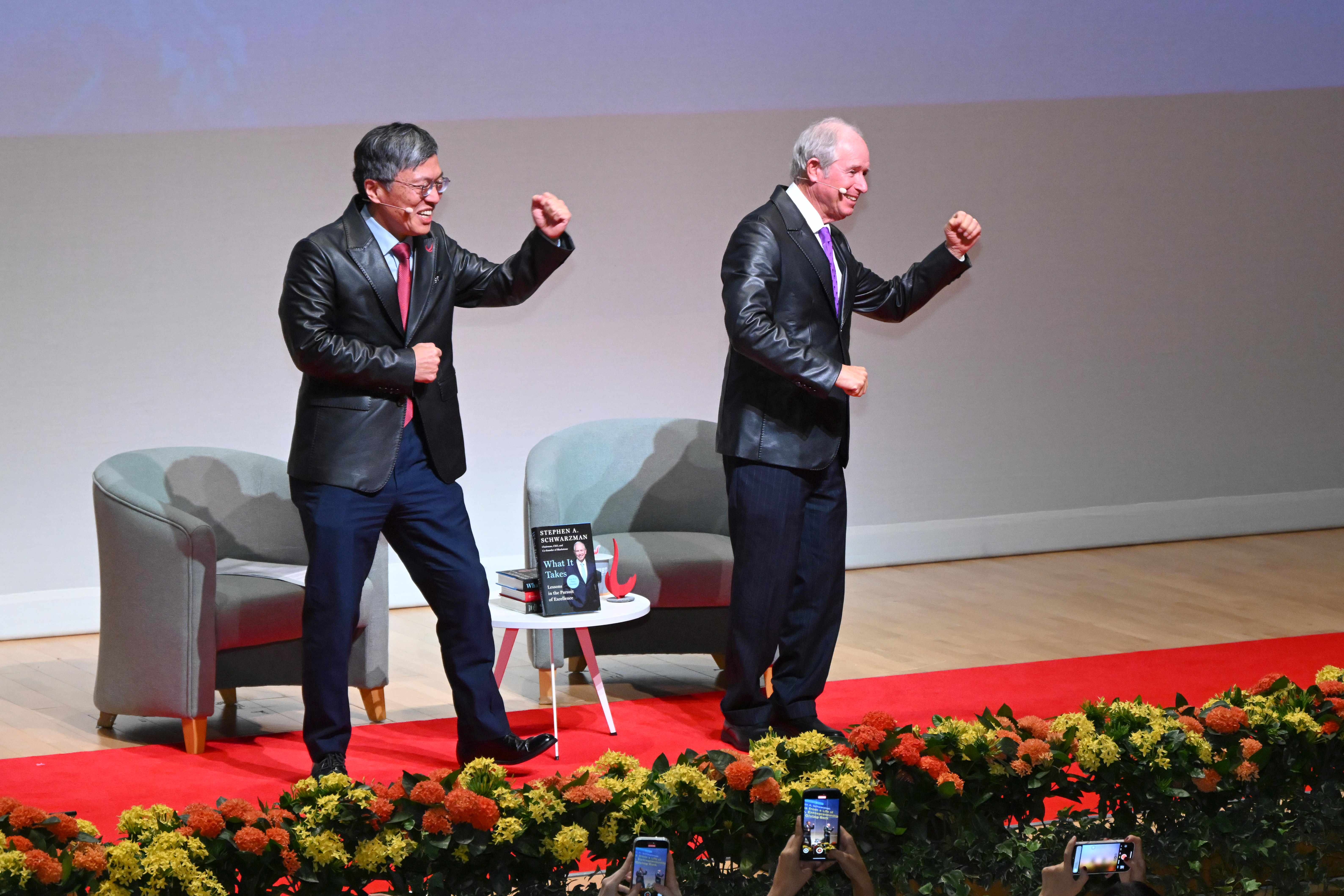 Prof. Shum (right) and Mr. Schwarzman (left) put on black leather blazers emblazoned with "HKUST" and danced together on stage.