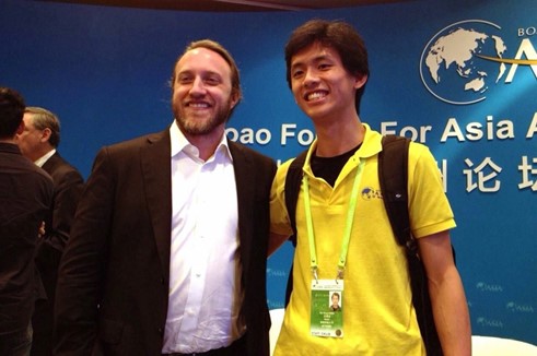 Bor Hung (right) represented HKUST as a volunteer at the Boao Forum for Asia 2015. While there, he met YouTube co-founder, Chad HURLEY (left), whose entrepreneurial spirit inspired him to embrace risk and begin building his career in start-ups.