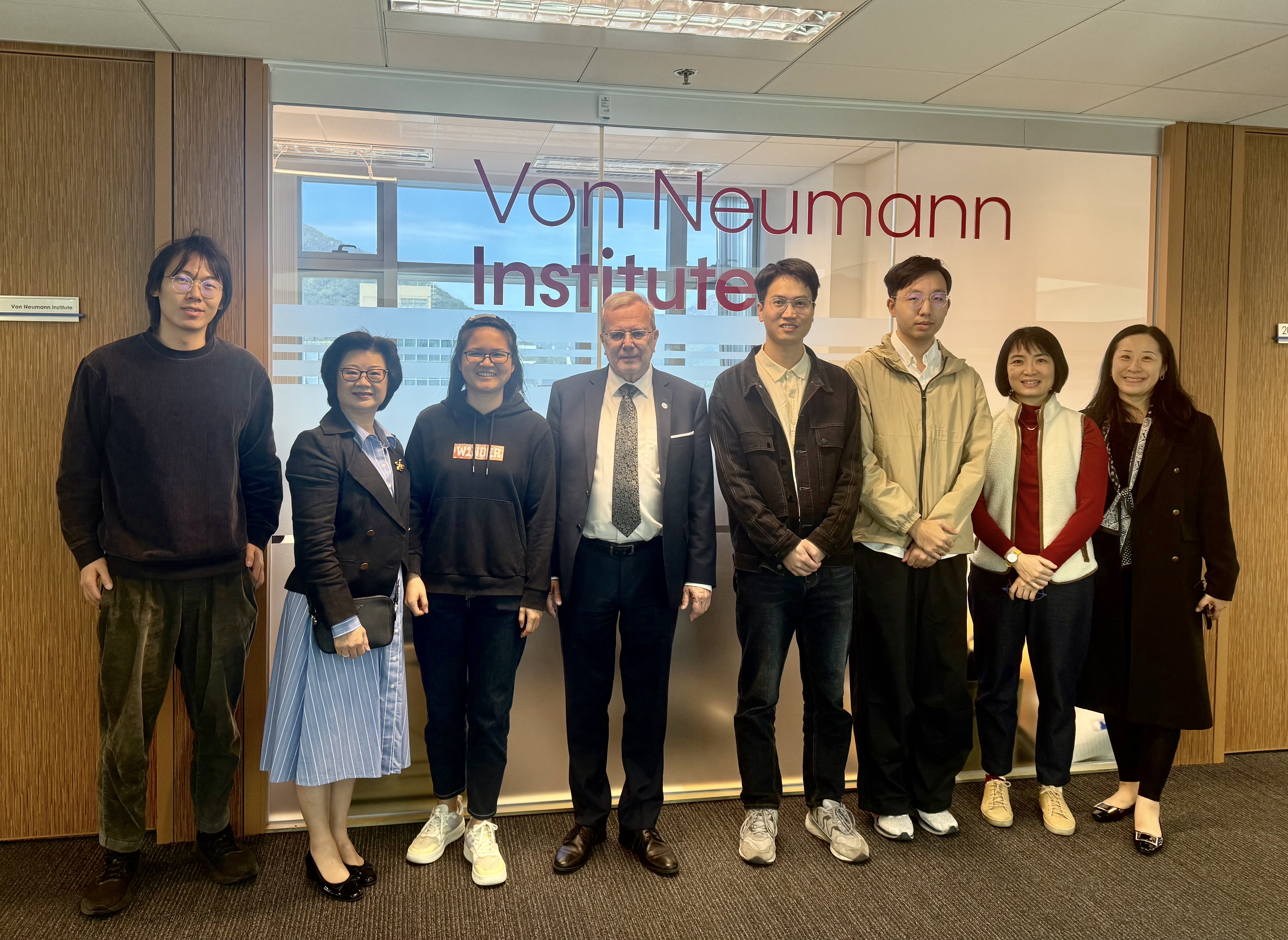 The delegation visits HKUST Von Neumann Institute.