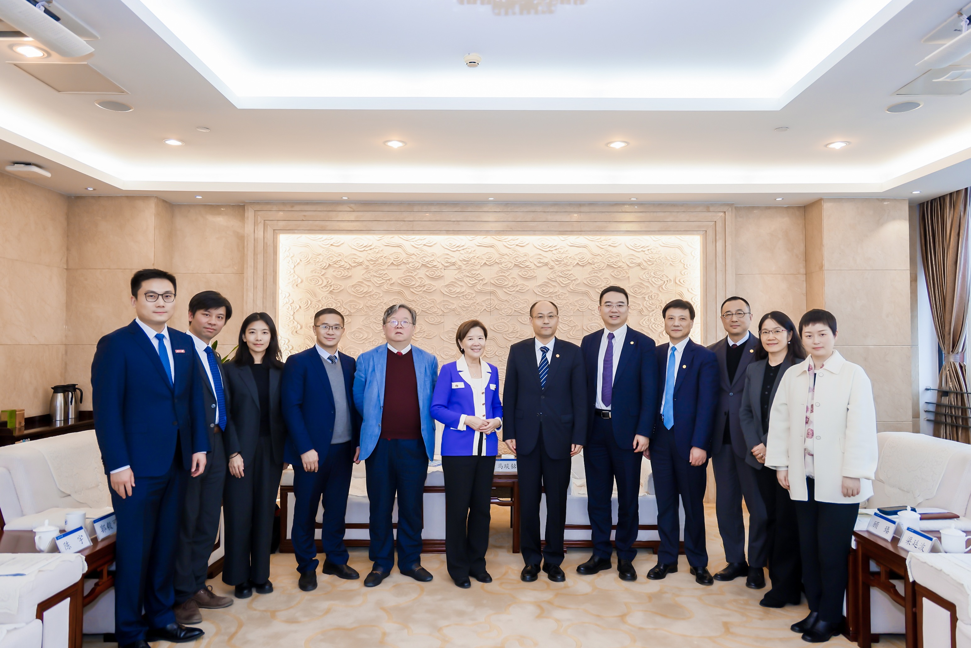 A delegation led by HKUST President Prof. Nancy IP (sixth left) and Provost Prof. GUO Yike (fifth left) recently visited Hangzhou, where they met with Prof. MA Yanming, President of Zhejiang University (sixth right) and the University’s senior management team.