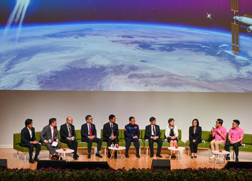 中国载人航天工程代表团到访科大  与师生互动交流