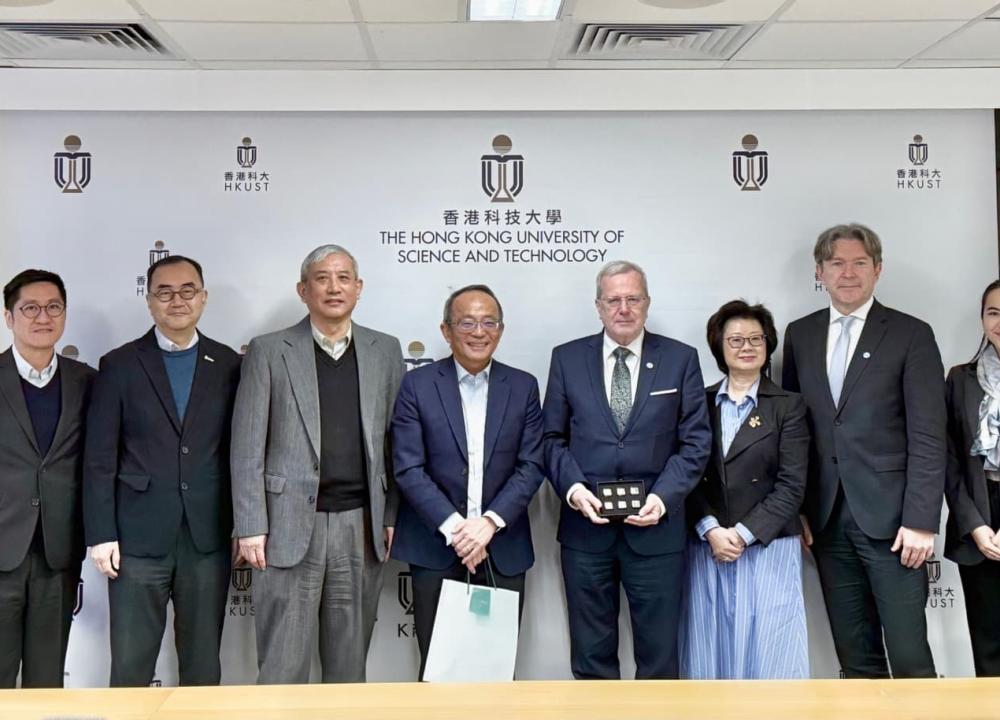 Group photo: Vice-President for Research and Development Prof. Tim CHENG (fourth left), Associate Vice-President for Research and Development (Research) Prof. Penger TONG (third left), Associate Vice-President for Research and Development (Knowledge Transfer) Dr. Shin Cheul KIM, (second left), HUN-REN President Prof. Balázs GULYÁS, (fourth right), Chief Executive Officer Mr. Roland JAKAB (second right) and International Scientific Secretary Ms. Barbara Ning BÁLINT (third right).